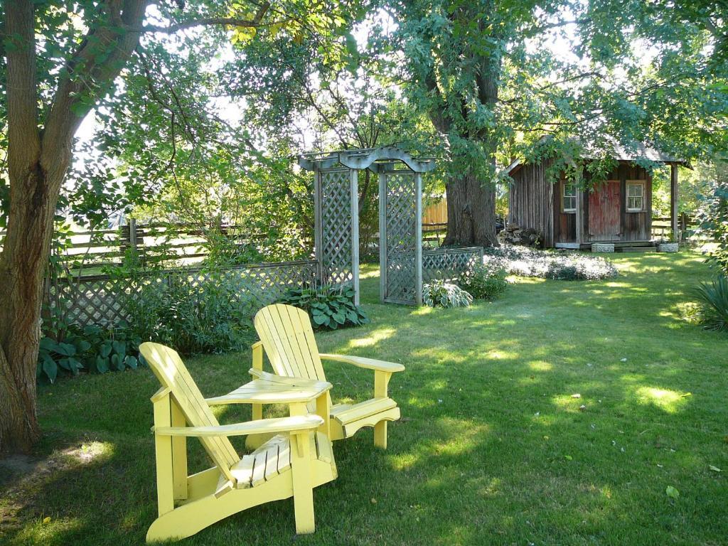 Gables Bed & Breakfast Stayner Exterior photo