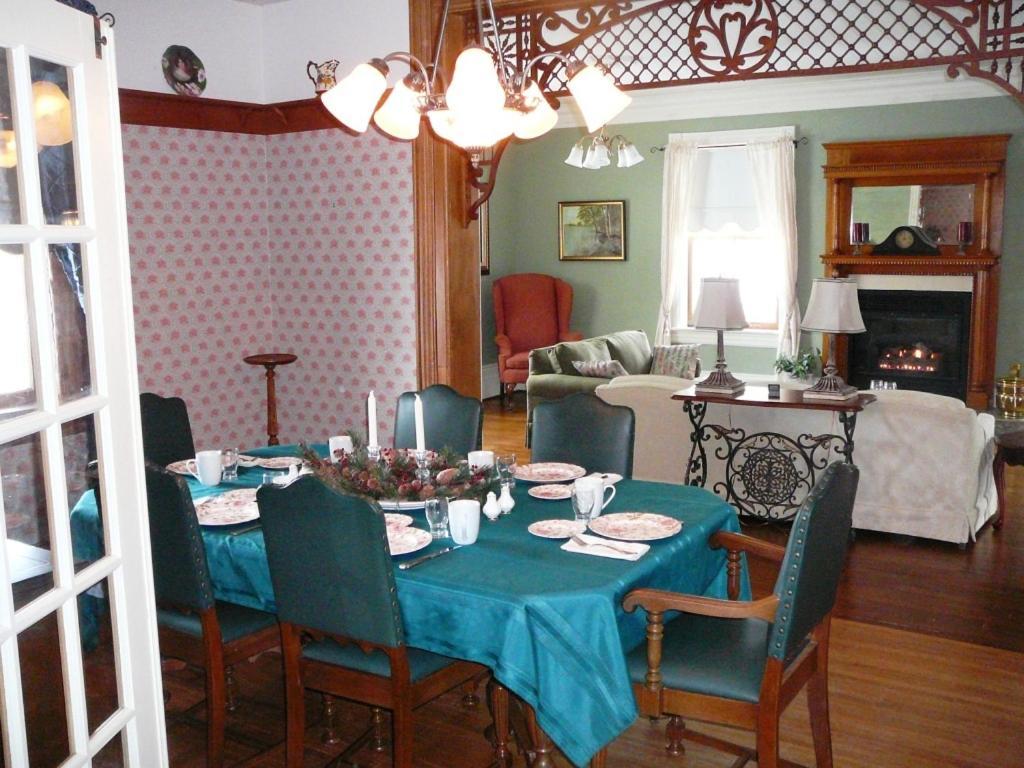 Gables Bed & Breakfast Stayner Exterior photo